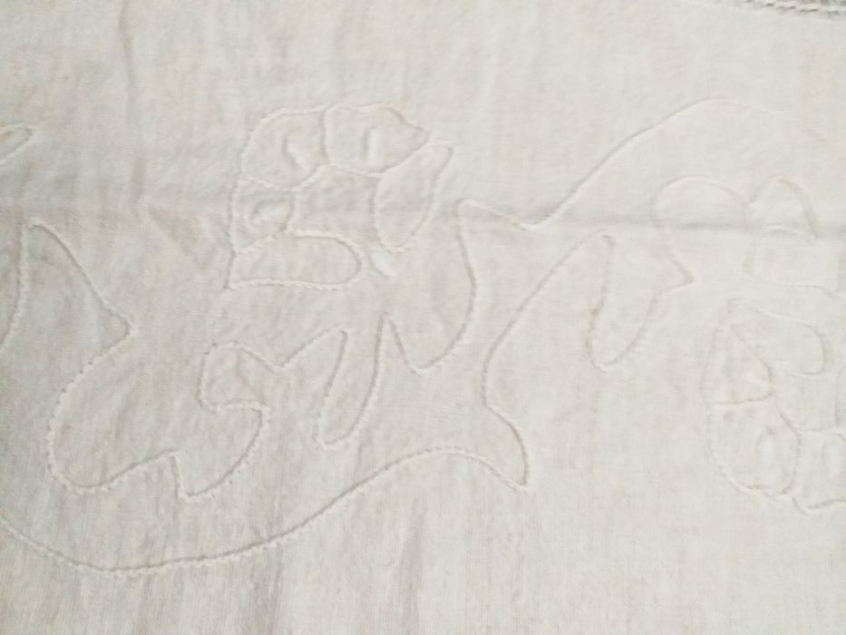 Colcha cama linho, crochet e bordada