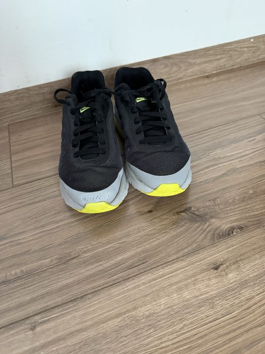 Красовки Nike Air Max Invigor