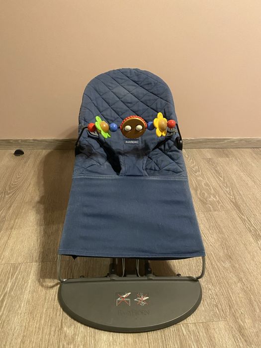 Leżaczek bujaczek Babybjorn z pudelkiem