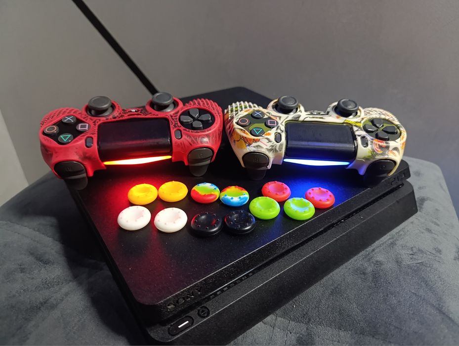 PS 4 игровая приставка с джостиками