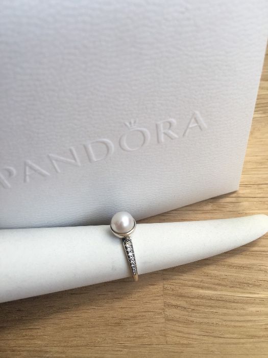 ‼️nowy, oryginalny srebry pierścionek Pandora. Rozmiar 54.