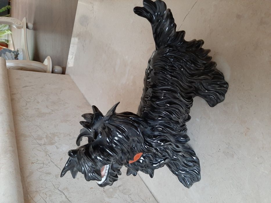 Статуэтка фарфоровая