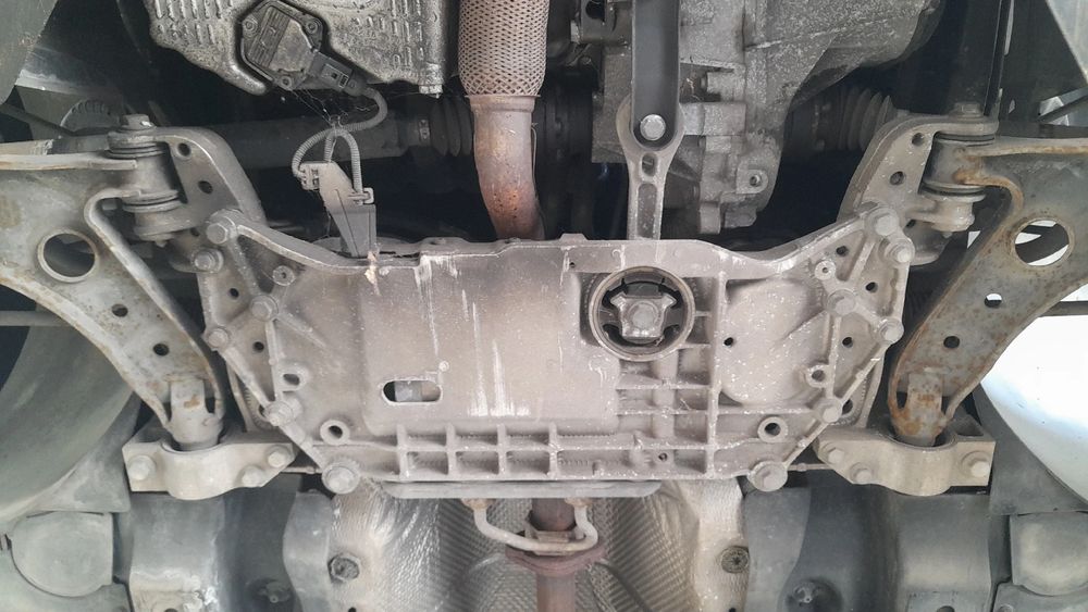 Charriot frente VOLKSWAGEN Golf V (1K1)
