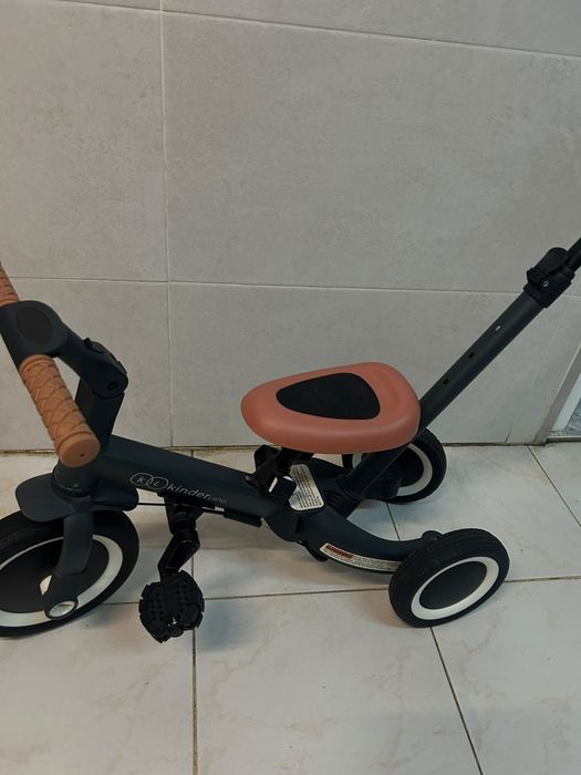 Triciclo com pedais