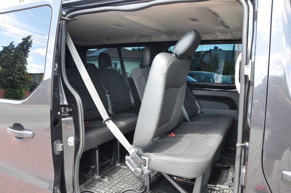 Wynajem/Wypożyczalnia busów - Opel Vivaro