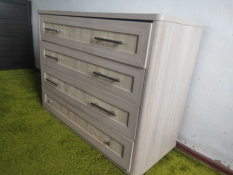Комод светлый (возможна доставка)