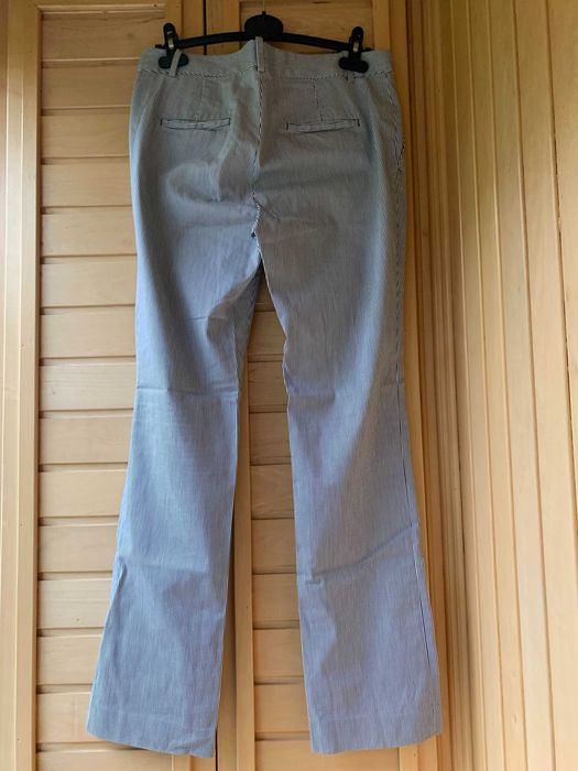 Брюки летние в черно-белую тонкую полоску бренда ZARA размер 46-48