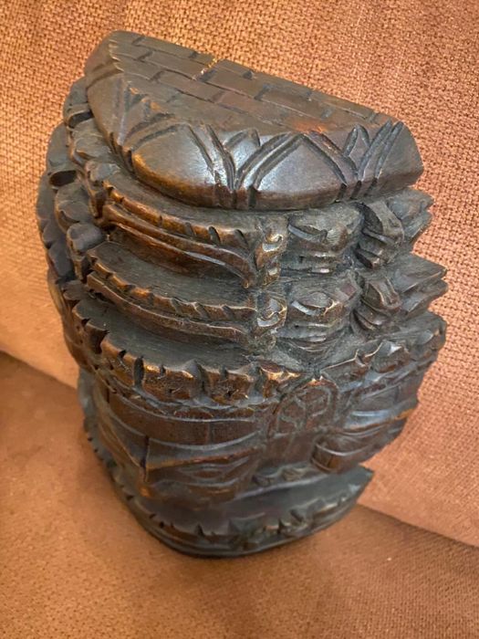 Figura em madeira  do Cambodja