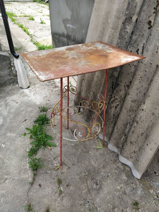 Залізний столик розміри на фото. Ручна робота.