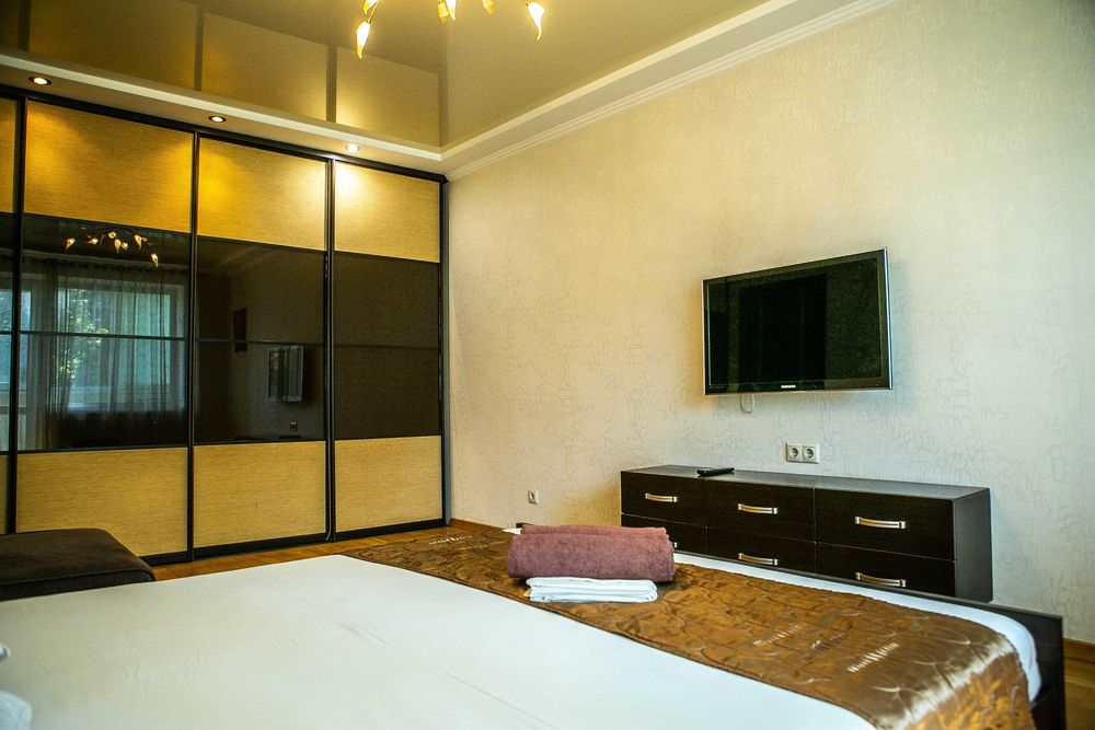 Сдам посуточно квартиру на Победе возле больницы ( понедельно)