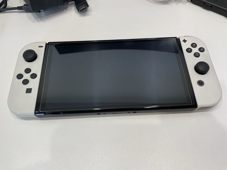 Nintendo Switch OLED б/у + гра Monster Jam + руль + док-станція