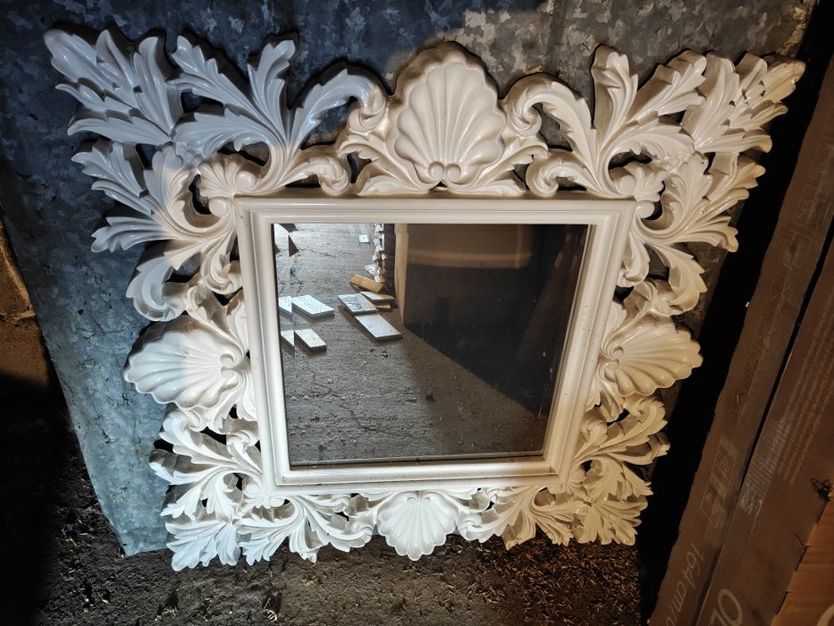 Lustro ozdobne biale