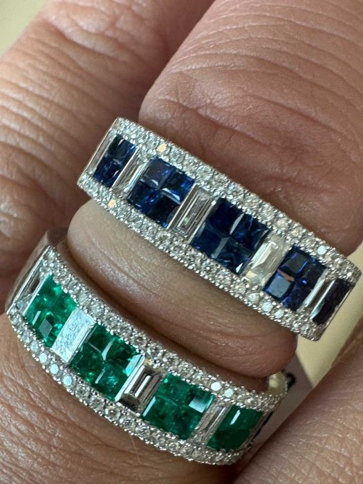 Obrączka z naturalnymi diamentami 0.57 CT i ze szmaragdem