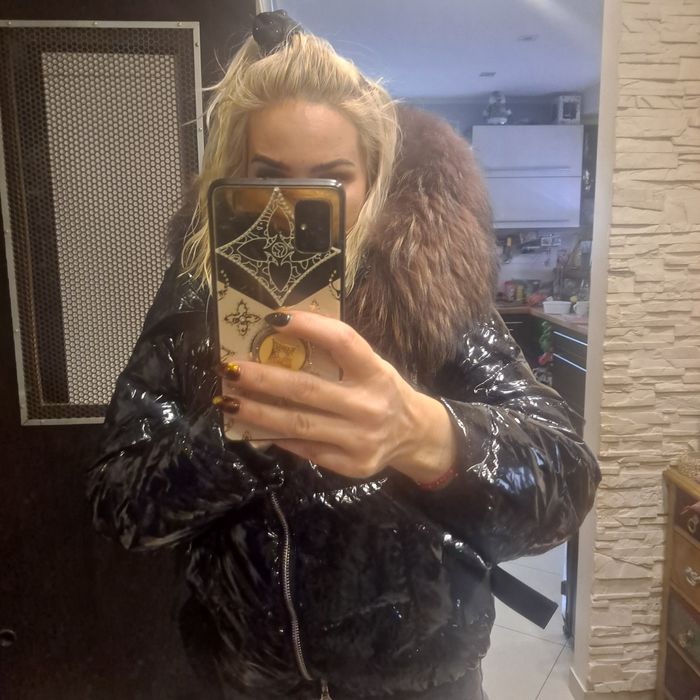 Kurtka czarna lakierowana kamizelka futerko 38 40