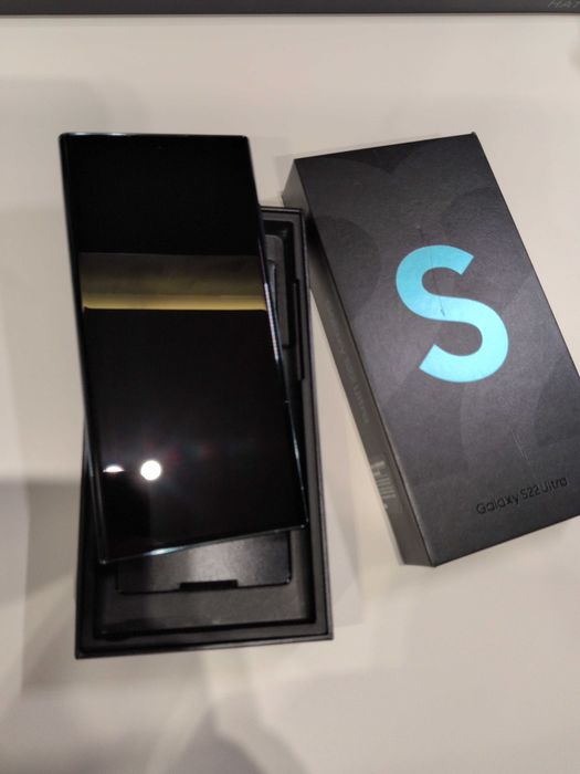 Смартфон Samsung Galaxy S22 Ultra 12/512