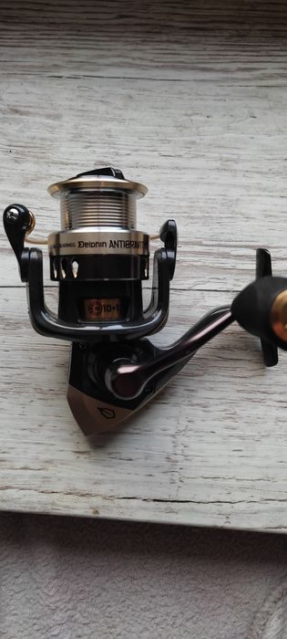 Kołowrotek spinningowy Delphin antigravity 3T + dodatkowa szpula