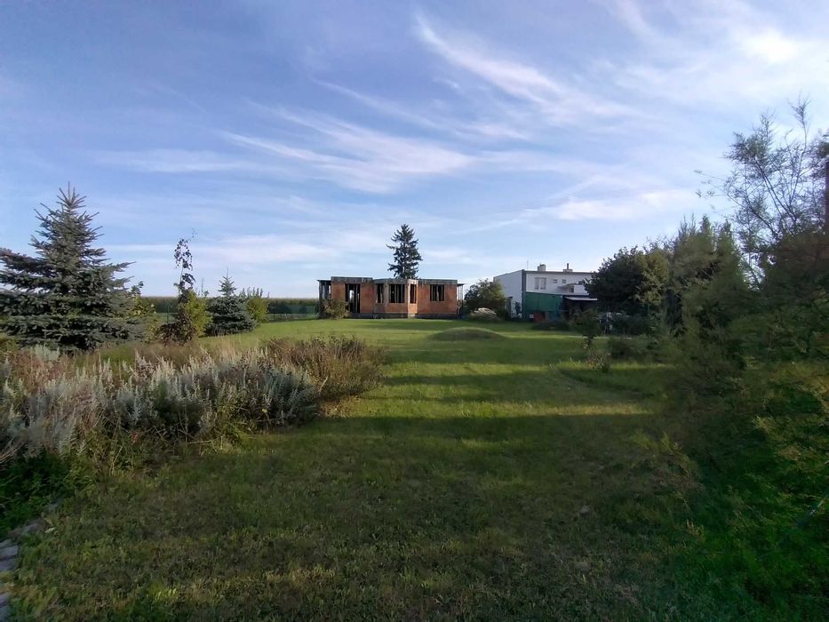 Duża działka z rozpoczętą budową domu w Jaksicach