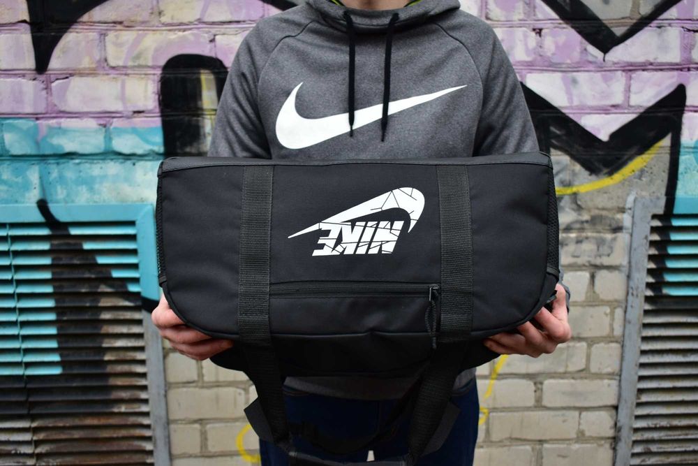 Дорожня сумка Nike - містка модель з екошкіряним дном