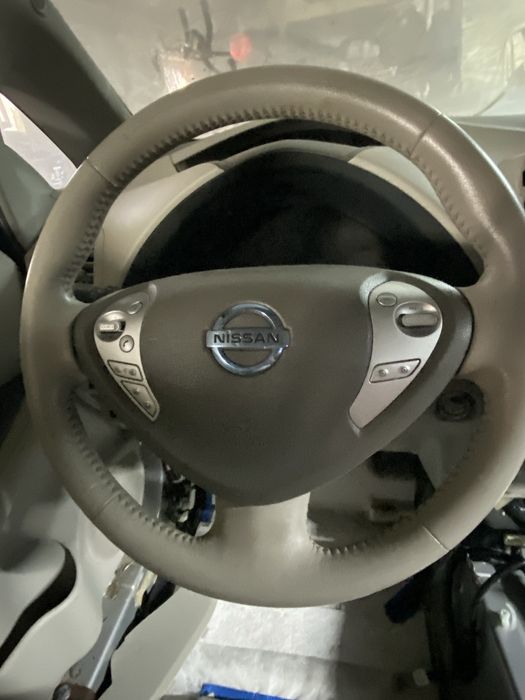 Руль Nissan Leaf