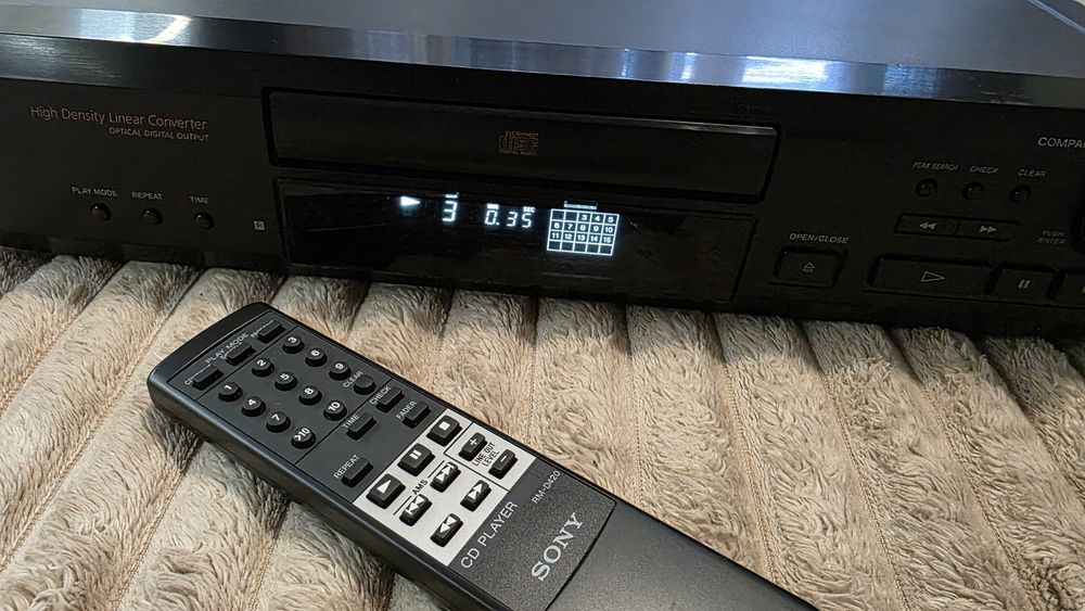 Sony CDP-XE320 Compact Disc Player + Pilot Sony RM-D420 100% Sprawny.  Ładny stan!