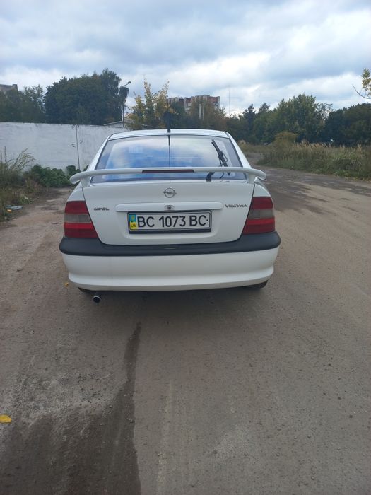 Opel vectra b 1.6 бензин