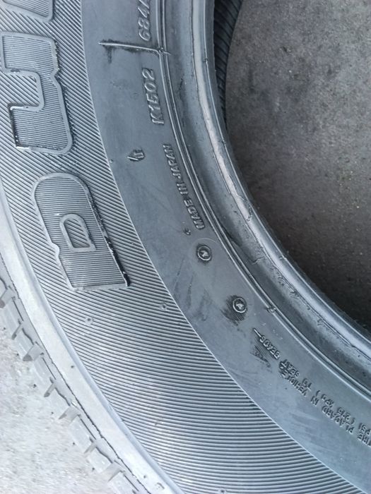 Продам шини 205/70R15