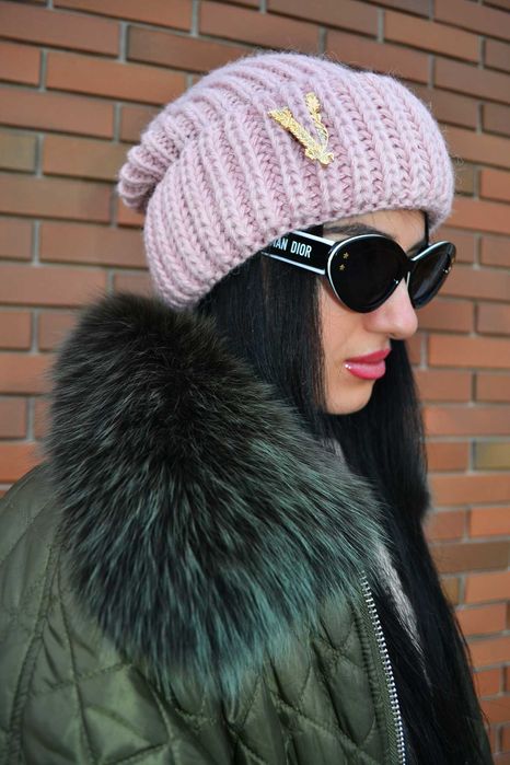 Розовая шапка с отворотом Versace