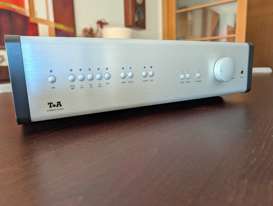 T + A PowerPlant - Amplificador Integrado