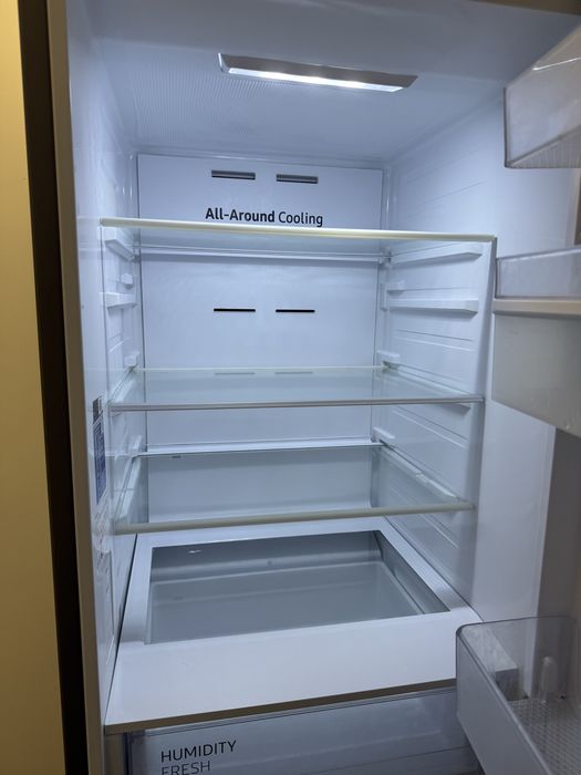 Frigorífico Samsung com freezer all around cooling frost free com dispenser de água easy access