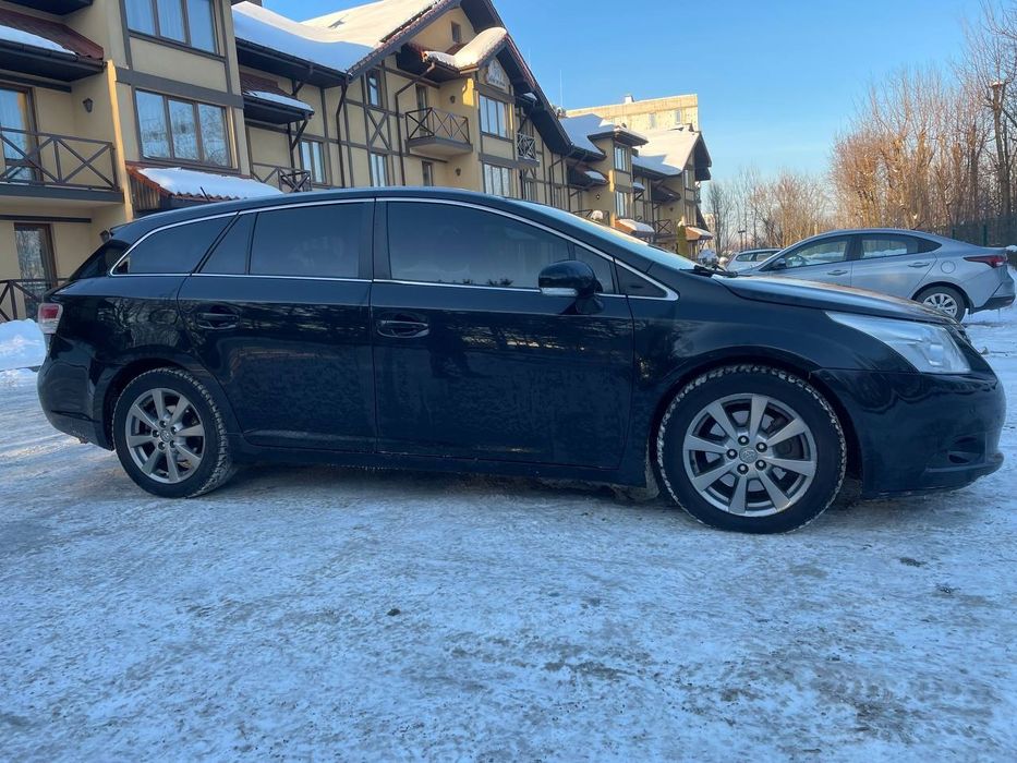 Toyota Avensis 2011 дизель автомат