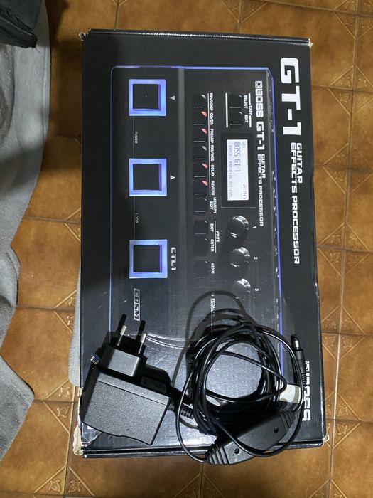 Pedaleira BOSS GT1 + Foot switch + Bag