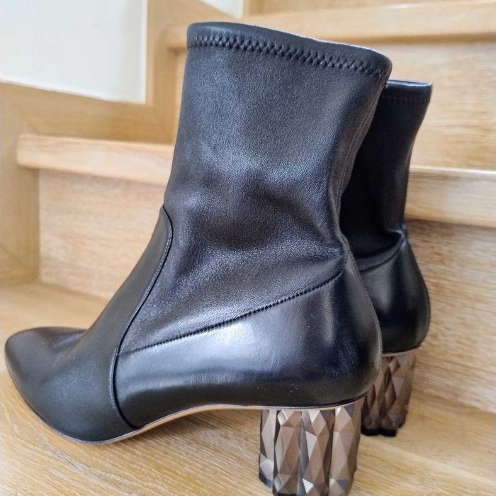 Salvatore Ferragamo - skórzane buty za kostkę na rzeźbionym obcasie