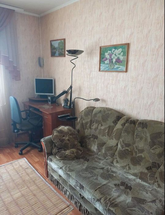 Продається 2 кімнатна , 54 м, вул. Дніпровська.