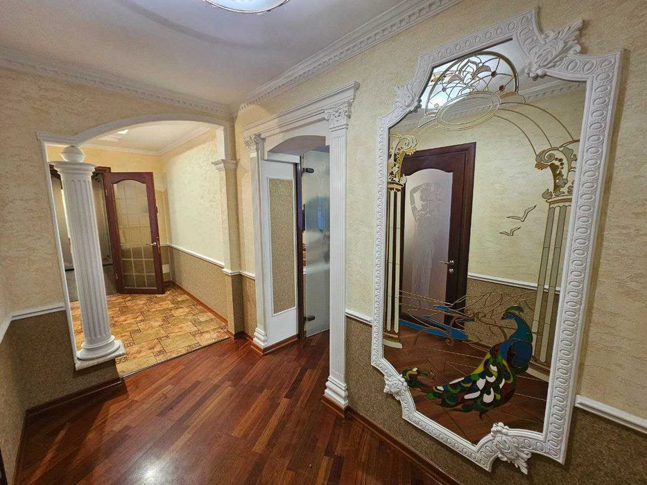 Оренда комерційного приміщення, центр, вул. Шептицького