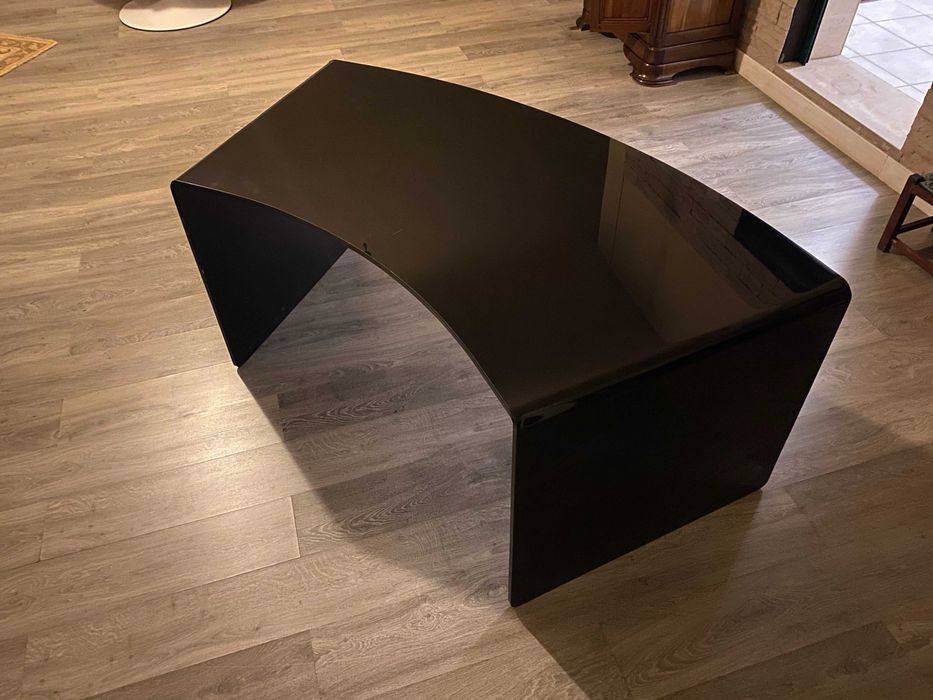 Mesa secretária em vidro preto