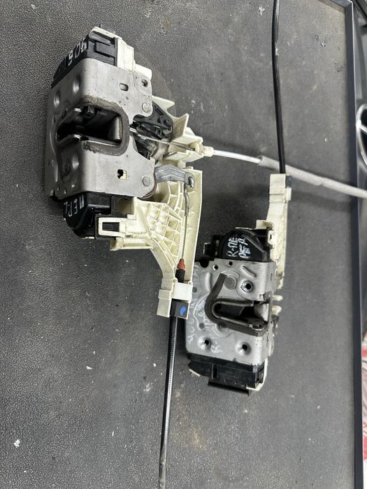Замок передней двери Mercedes Sprinter 906, Volkswagen Crafter