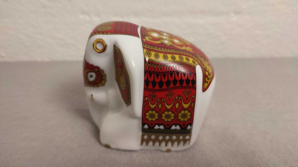 Słonik na sypką herbatę , wewnątrz herbata