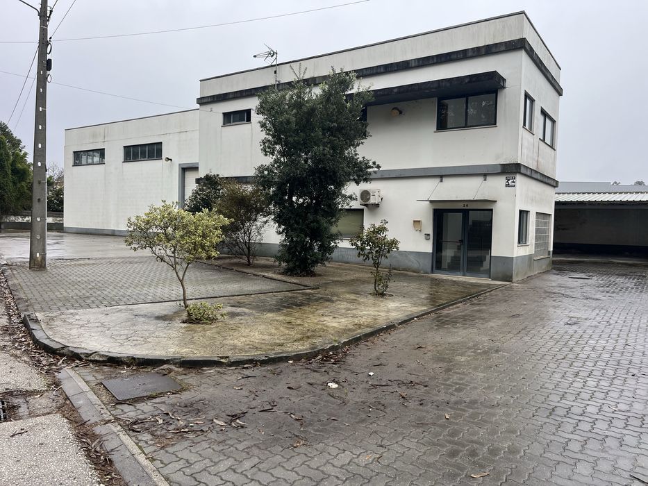 Armazem alugo entre pombal e leiria com condicoes ideal para ginasio