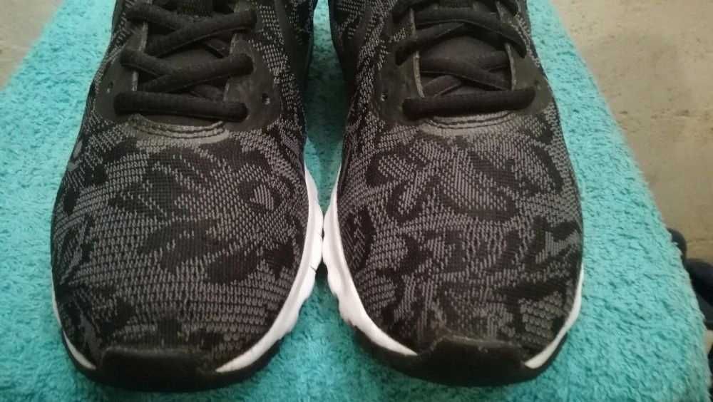 Sneakersy NIKE AIR MAX MOTION LW ENG r.36,5 stan bardzo dobry