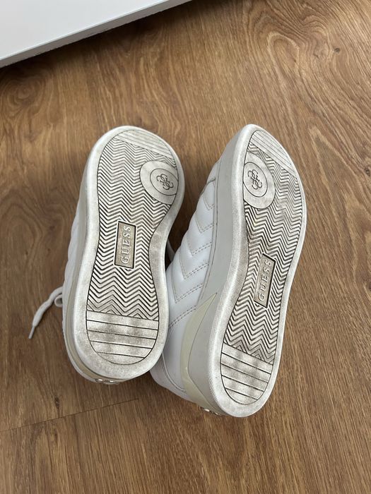 Sneakersy Białe Guess Rozmiar 36