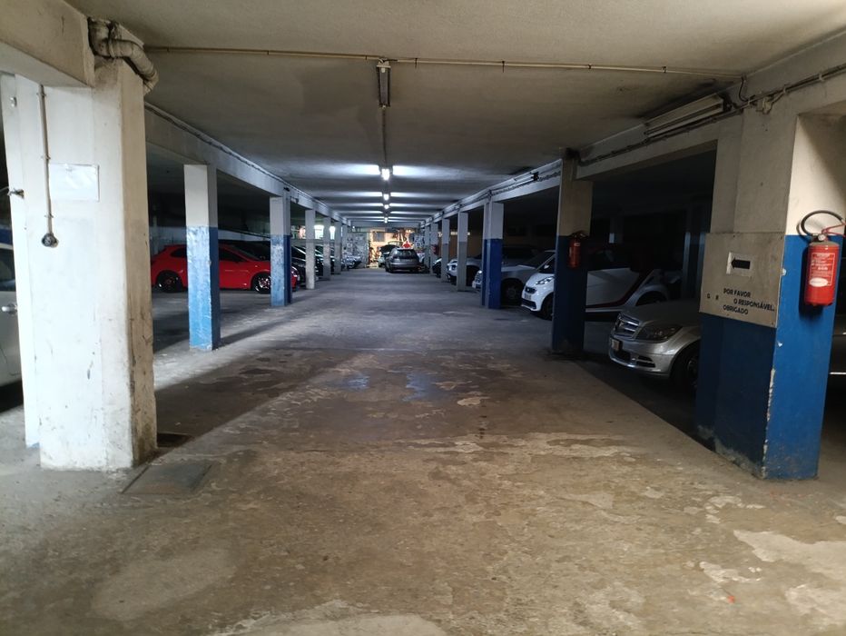 Garagem fechada (lugar estacionamento)