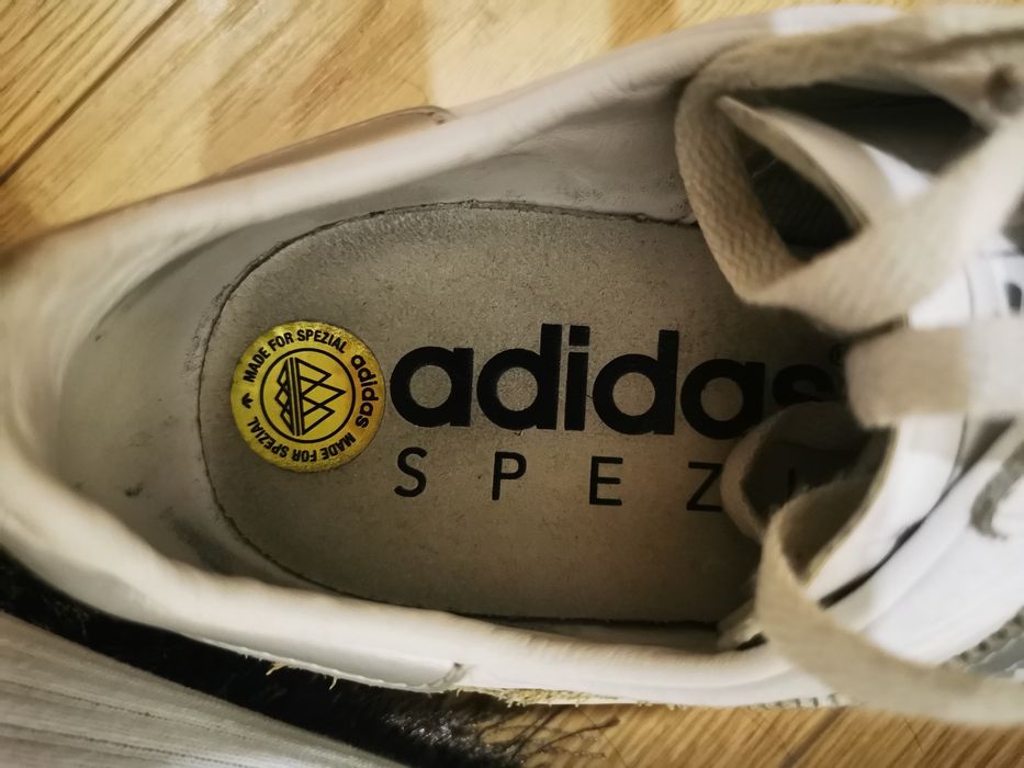 Sapatilhas Adidas Spezial Prata e Branco