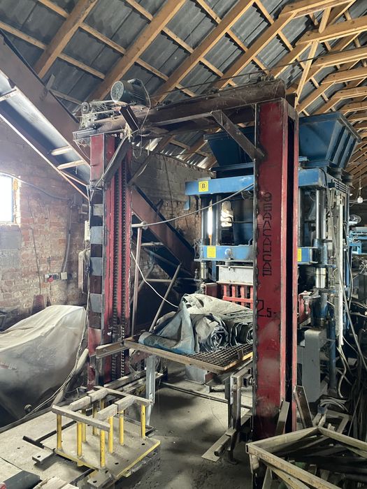 Вібропрес.Вибропресс.Лінія для виготовлення тротуарної плитки,блоків.