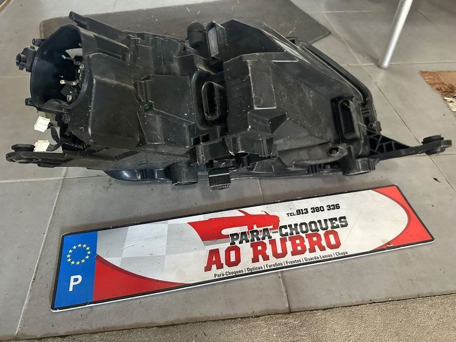 Farol esq Skoda rapid xenon