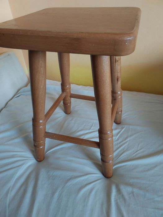Taboret kuchenny solidny.
