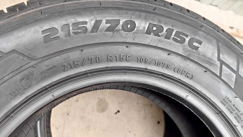 шини 215/70R15C. Pirelli. 10мм. 2023р Bridgestone с