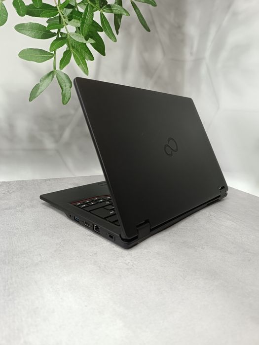 Ноутбук Fujitsu LIFEBOOK E448/i3-7020U/8 GB/256/14" HD/для навчання
