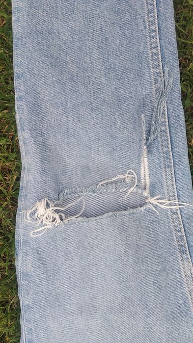 Jasne niebieskie jeansy z rozdarciami Zara S 36