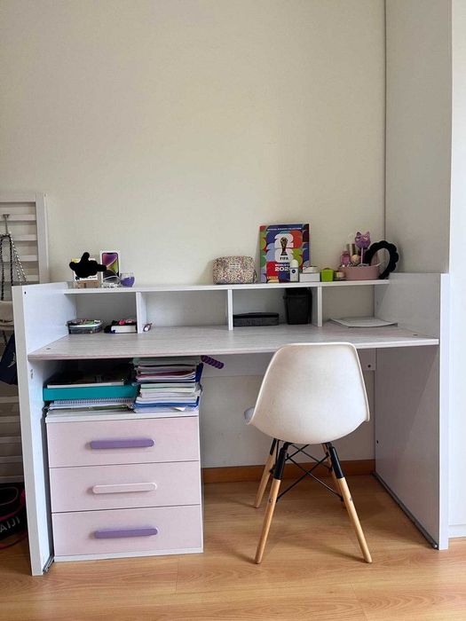 Quarto menina usado em bom estado.