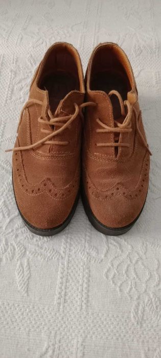 Várias sapatilhas em bom estado